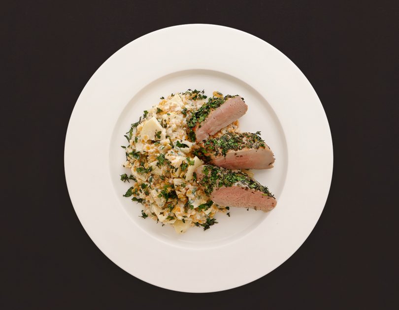 Schweinefilet im Kräutermantel mit Apfel-Honig-Linsen