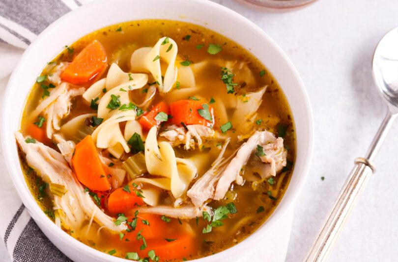 Hühnersuppe mit Nudeln