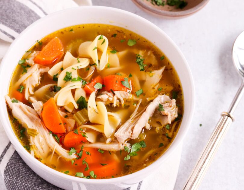 Hühnersuppe mit Nudeln