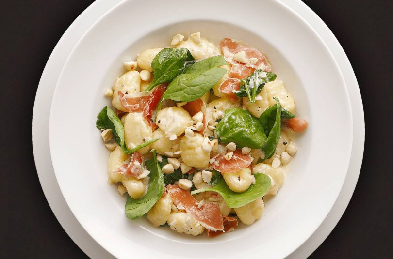 Gnocchi mit Serranoschinken und Babyspinat