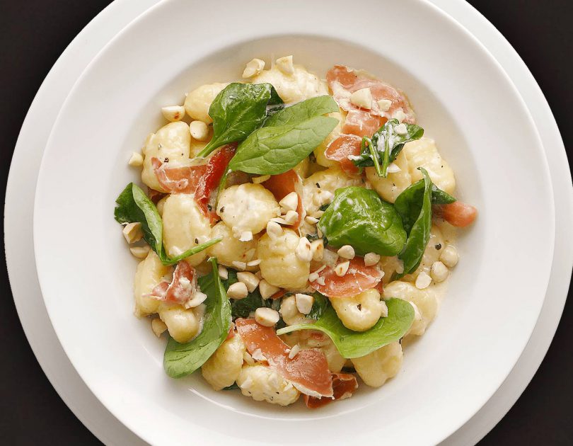 Gnocchi mit Serranoschinken und Babyspinat