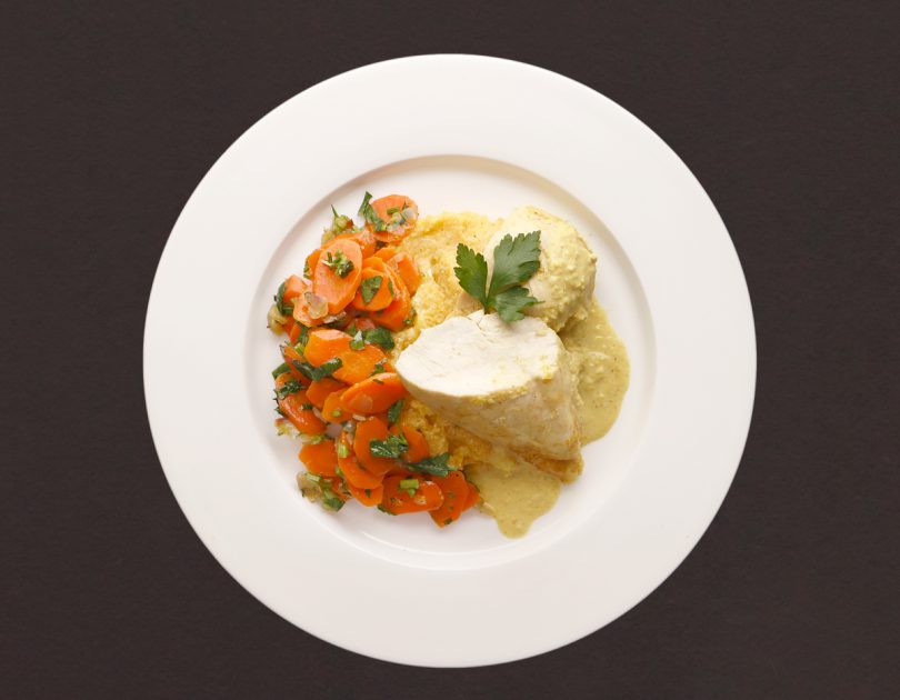 mandel curry sauce pochierte hahnchenbrust In Mandel-Curry-Sauce pochierte Hähnchenbrust