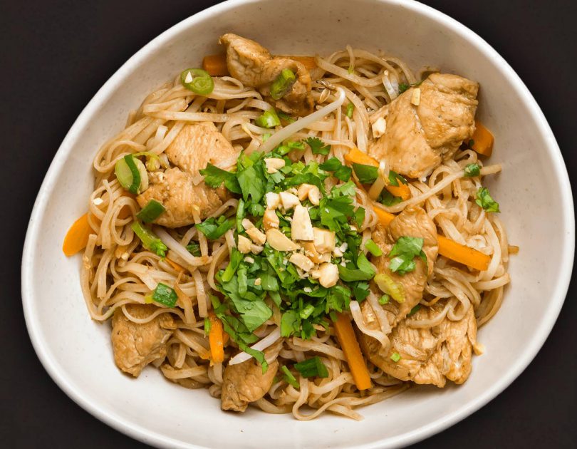 pad-thai-mit-hahnchenbrust Pad Thai mit Hähnchenbrust, Reisbandnudeln und Koriander
