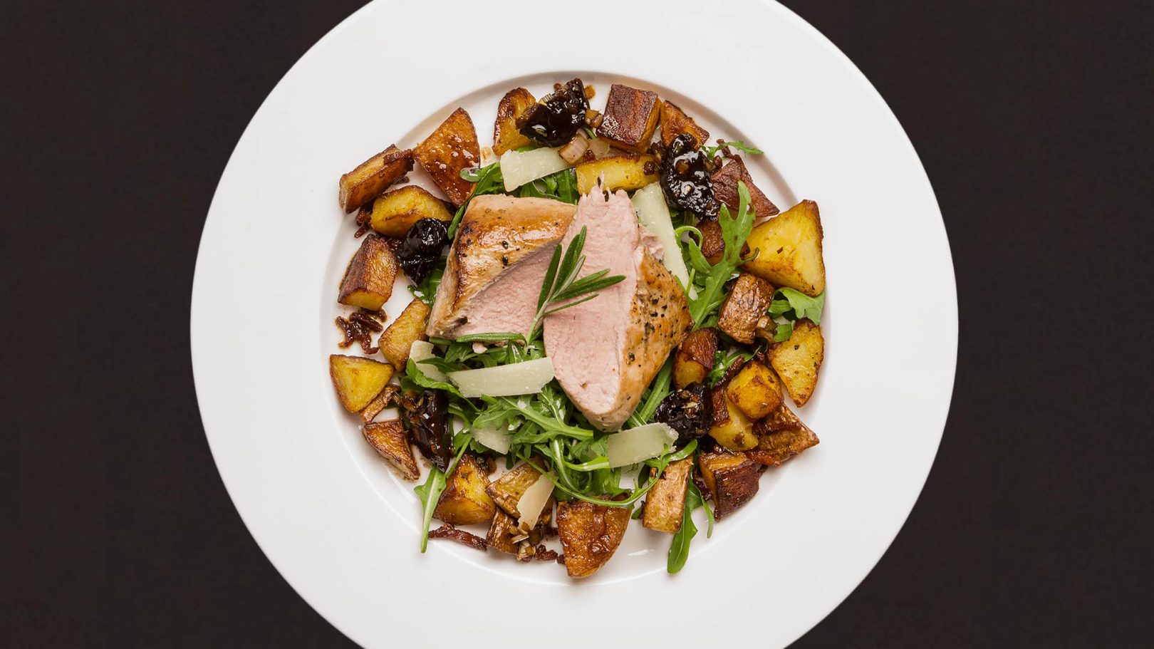 schweinefilet-mit-gebackenen-rosmarinpflaumen Schweinefilet mit gebackenen Rosmarin-pflaumen