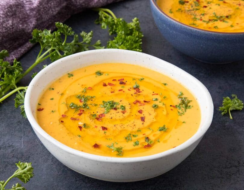 Süßkartoffelsuppe mit Koriander-Limetten-Shrimps