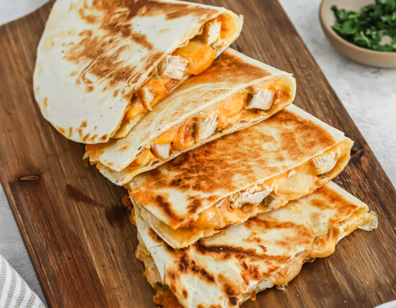 Chicken Quesadilla Quesadillas mit Hähnchenbrust und Cheddar