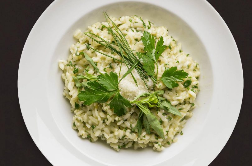 Frühlingskräuter-Risotto mit Estragon, Schnittlauch und Petersilie