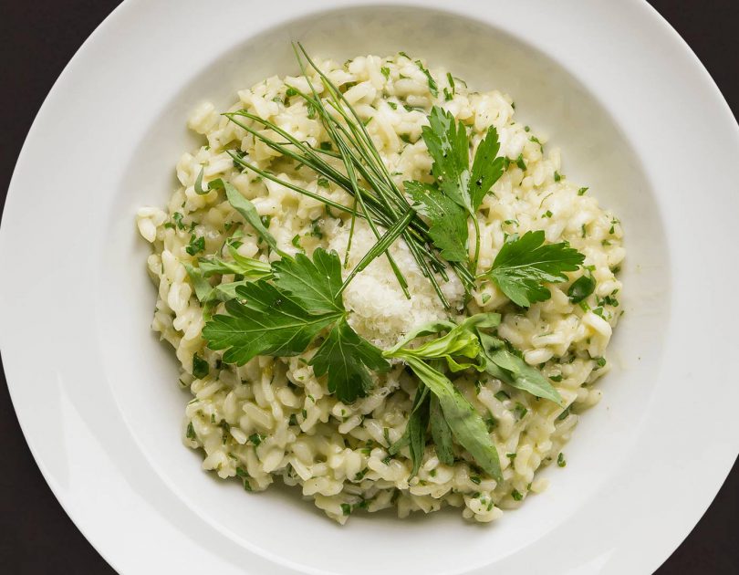 Frühlingskräuter-Risotto mit Estragon, Schnittlauch und Petersilie