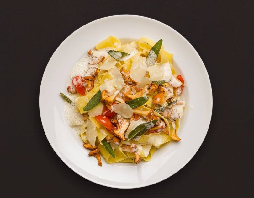 Pappardelle mit Pfifferlingen, Salbei und Zitronenschaum