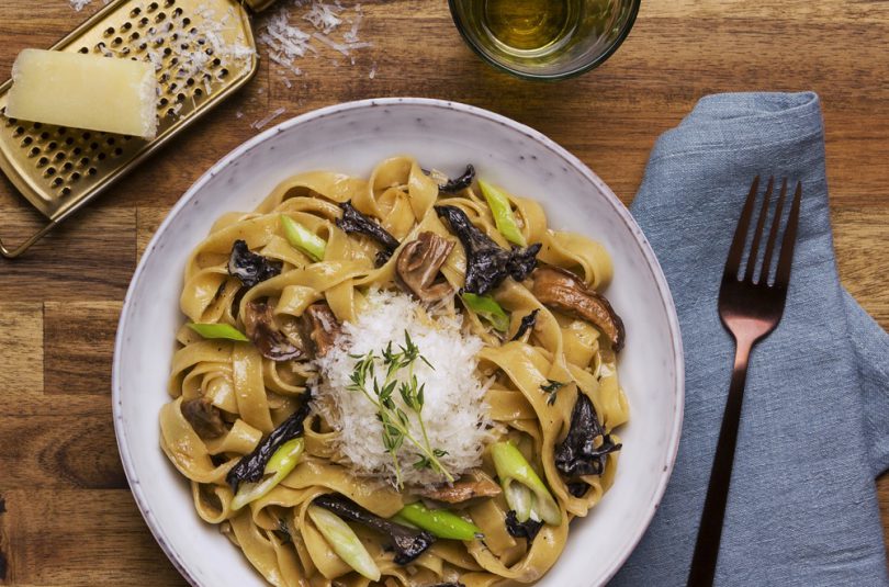 Fettuccine mit Steinpilzen in Parmesan-Weißwein-Sauce
