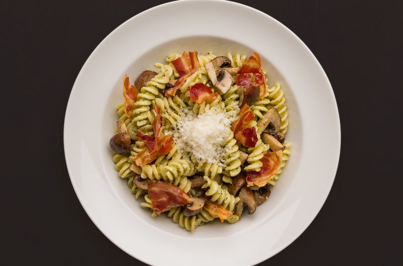 Fusilli in Kräuter-Walnuss-Pesto