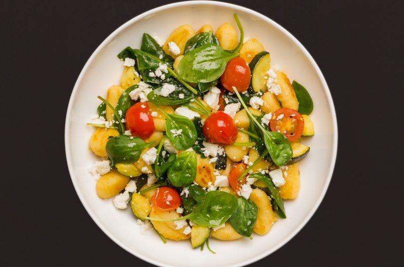 Knusprige Gnocchi mit Zucchini, Babyspinat und Ricotta