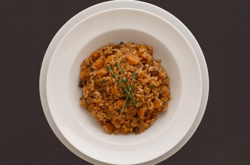 Kürbisrisotto mit getrockneten Steinpilzen und Thymian