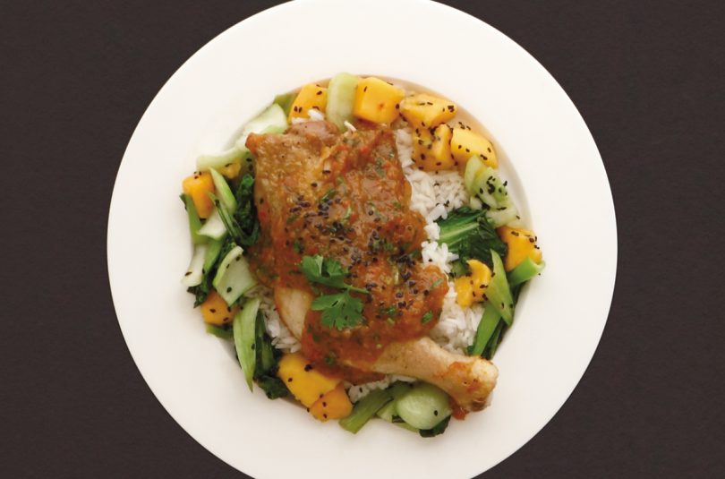 Mango-Hühnchen mit Pak Choi, schwarzen Sesam und Jasminreis