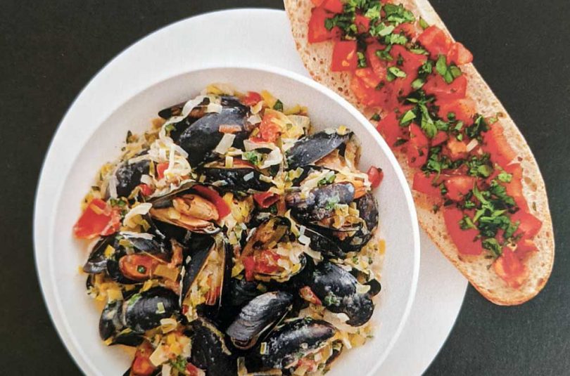 Miesmuscheln à la Bretagne mit Tomaten-Knoblauch-Röstbrot