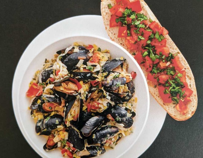 Miesmuscheln à la Bretagne mit Tomaten-Knoblauch-Röstbrot
