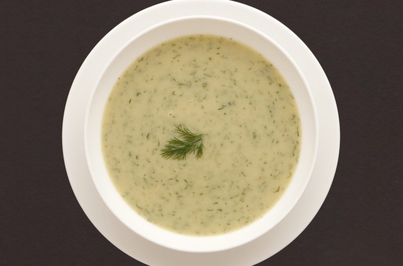 Samtige Suppe von Pastinake und Apfel und Dill