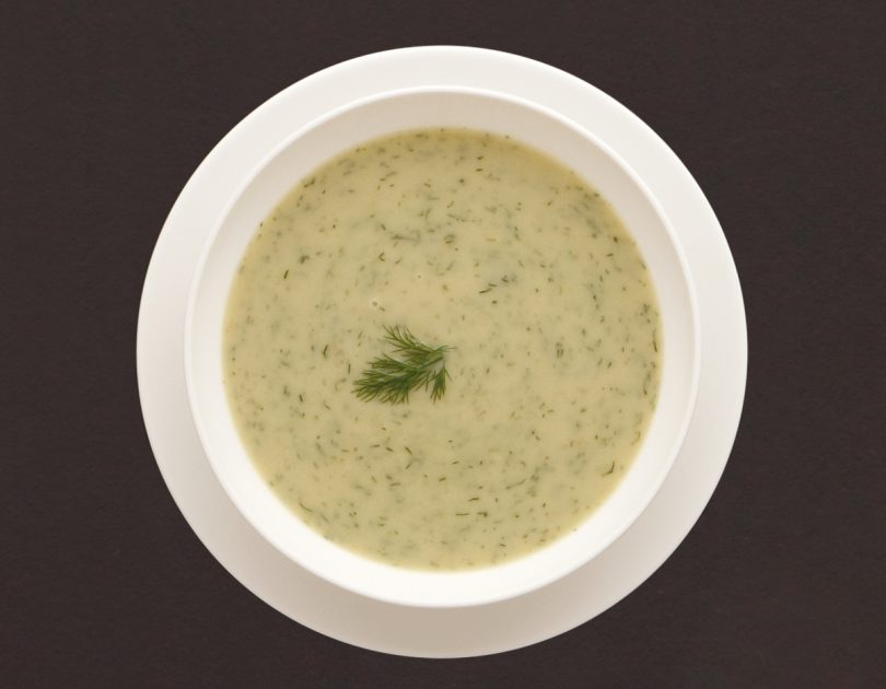 Samtige Suppe von Pastinake und Apfel und Dill