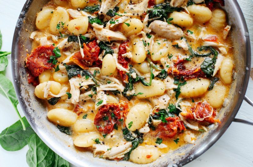 Gnocchi mit Zweierlei Tomate, Walnüssen und Salbeibutter