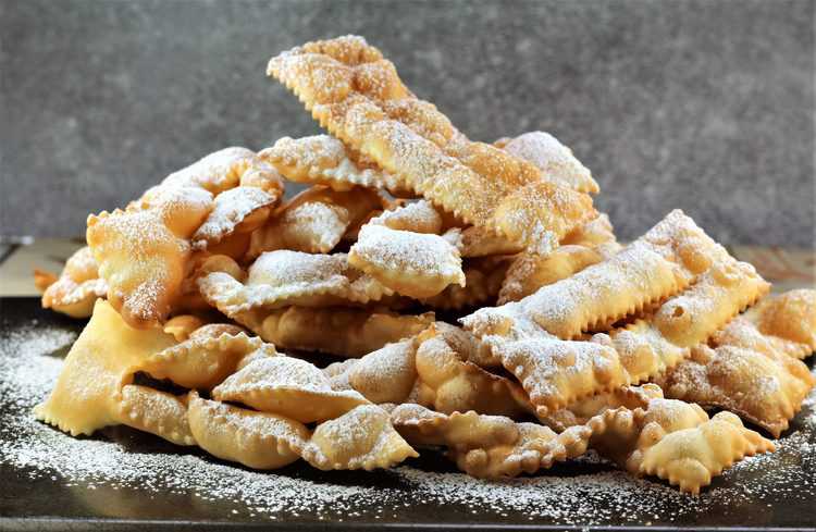 Chiacchiere – Italian Sweet Fritters