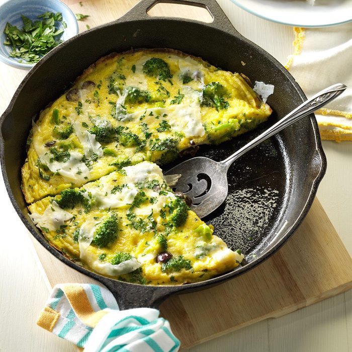 exps76528_BB143289C07_22_1b-9 Mediterranean Broccoli & Cheese Omelet