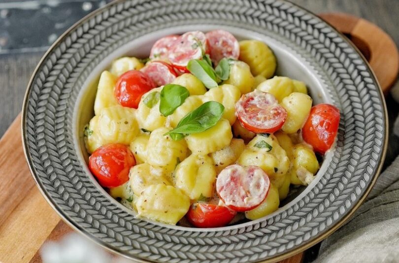 Gnocchipfanne-mit-Creme-Basilikum-von-Erguellue_6619197eca69e Gnocchi in Basilikumcreme