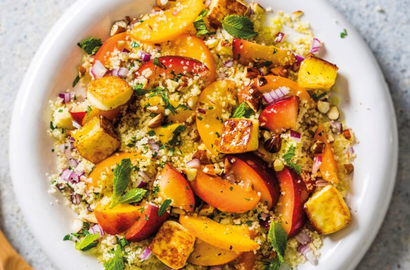 couscoussalat-mit-sommerobst-und-halloumi-656616 Sommerlicher Couscous-Salat